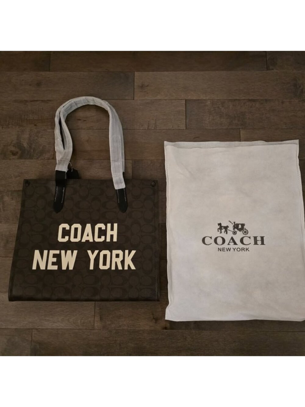 COACH Relay Tote Bag in Signature Canvas with Coach Graphics Women CY806 - Picture 2 of 9